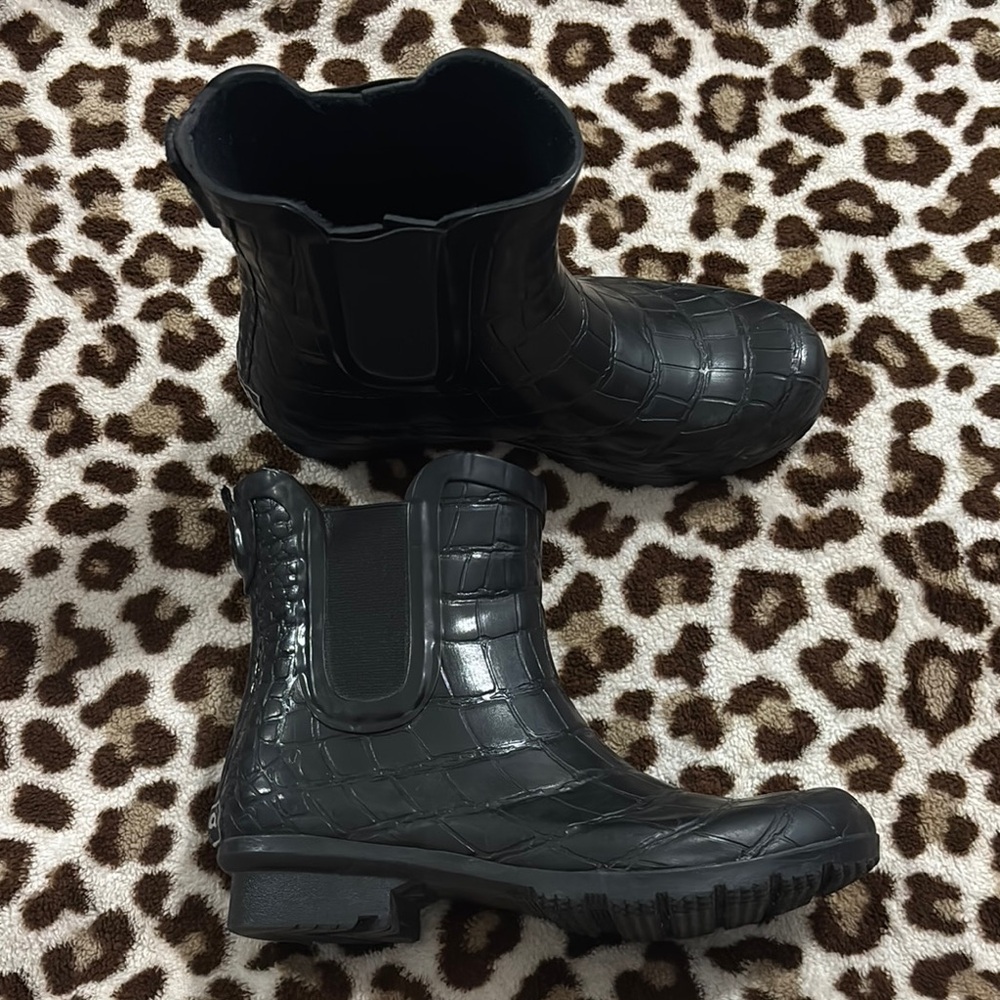 Black Crocodile Pattern Boots - image 1